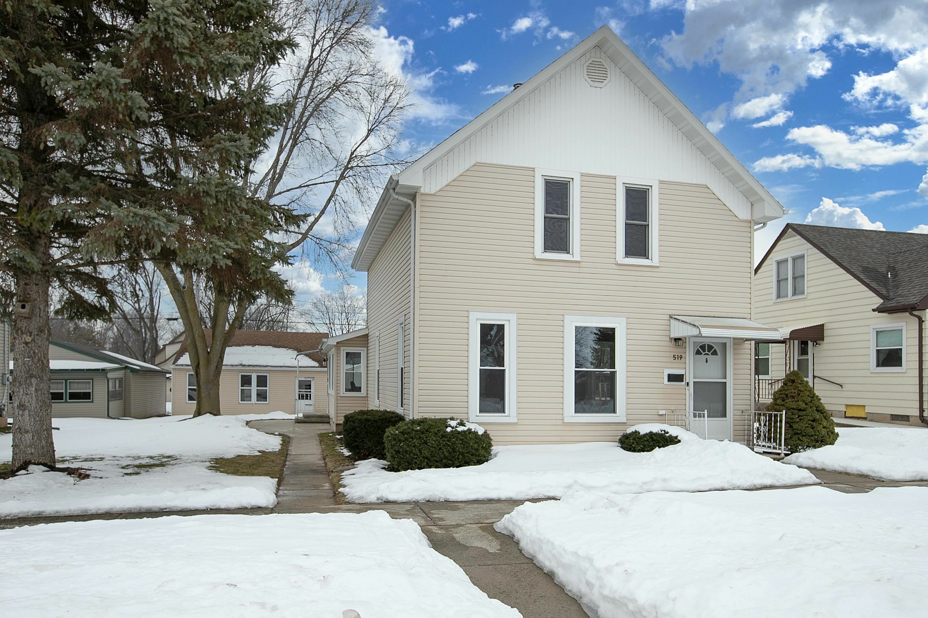 Property Photo:  519 W 7th Street  WI 54130-2212 