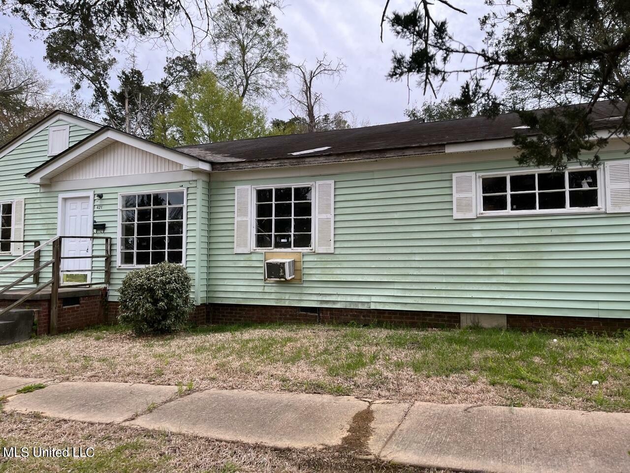 Property Photo:  421 Lawrence Road  MS 39206 