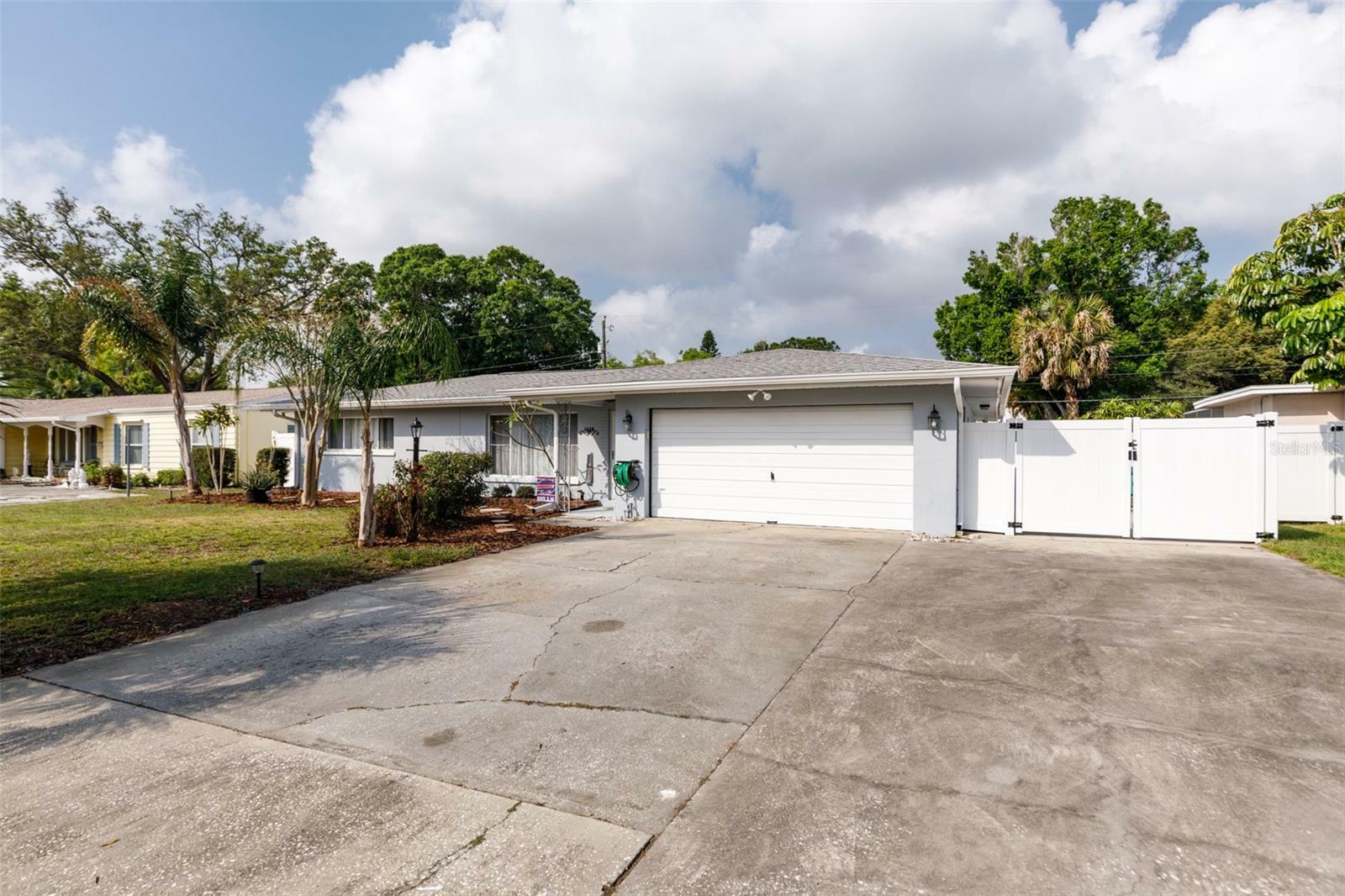 Property Photo:  1438 Eastfield Drive  FL 33764 