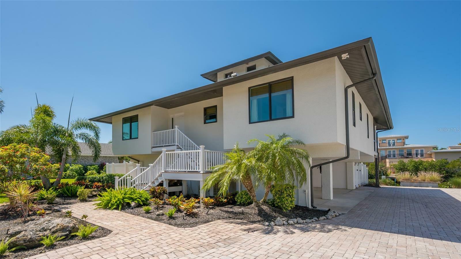 Property Photo: 903 21st Avenue W FL 34221