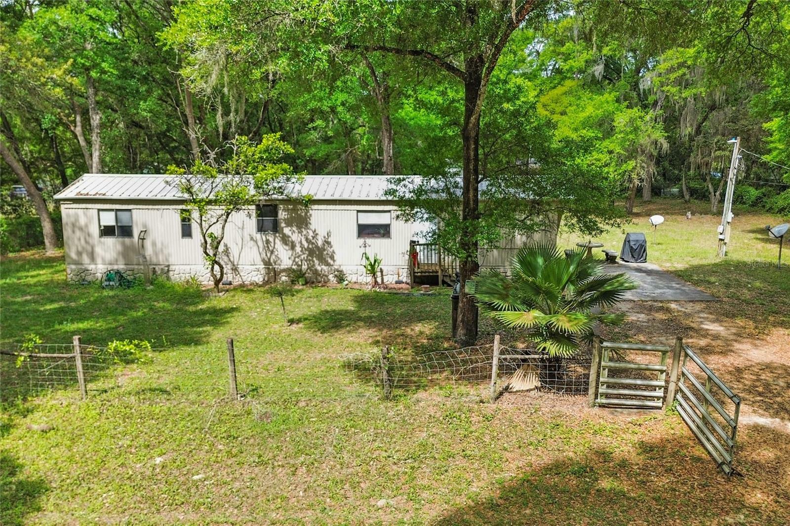 Property Photo:  12098 SE 139th Court  FL 32179 