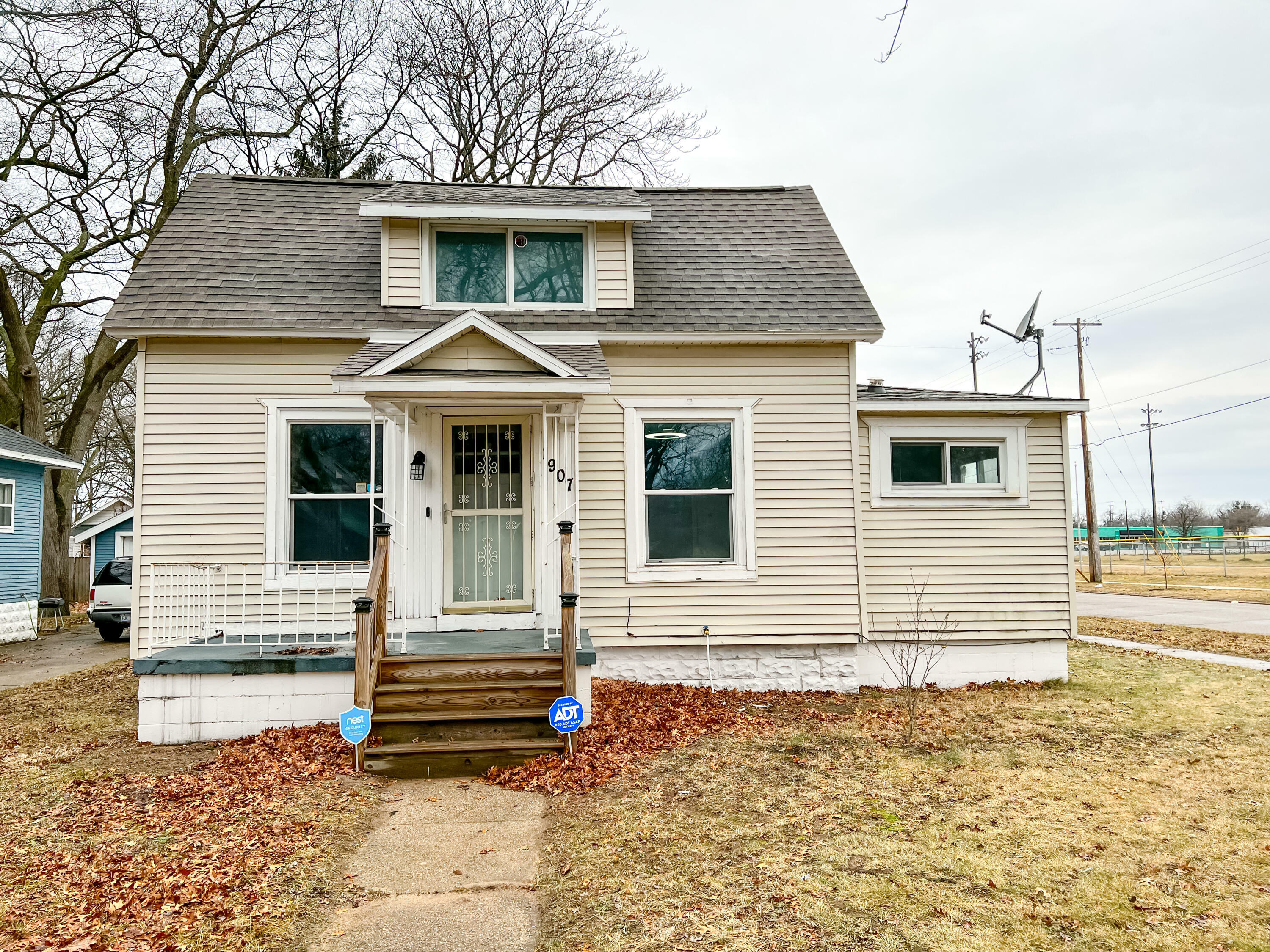 Property Photo:  1907 Jiroch Street  MI 49442 