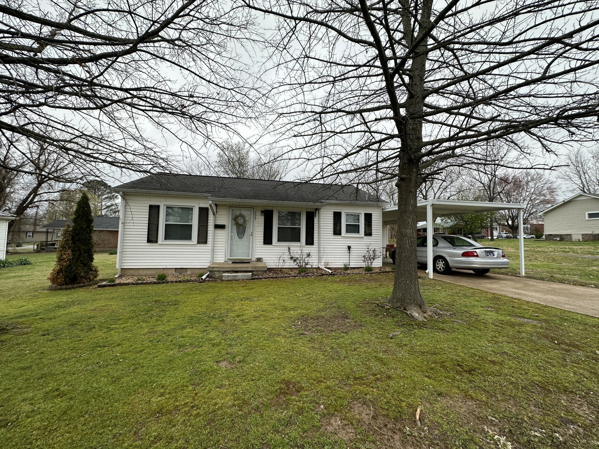 Property Photo:  903 3rd Ave  TN 38464 