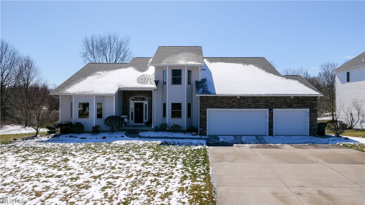 Property Photo: 522 Tanglewood Trail OH 44223