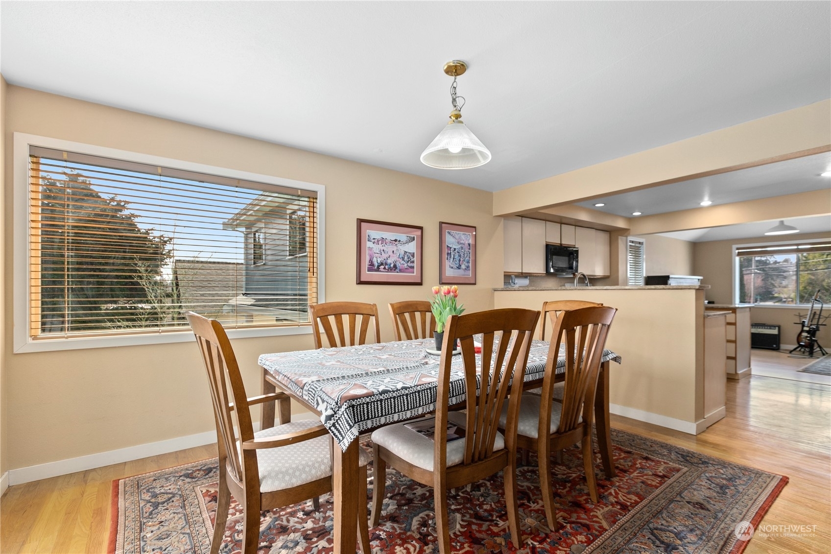 Property Photo: 4602 2nd Avenue NE WA 98105