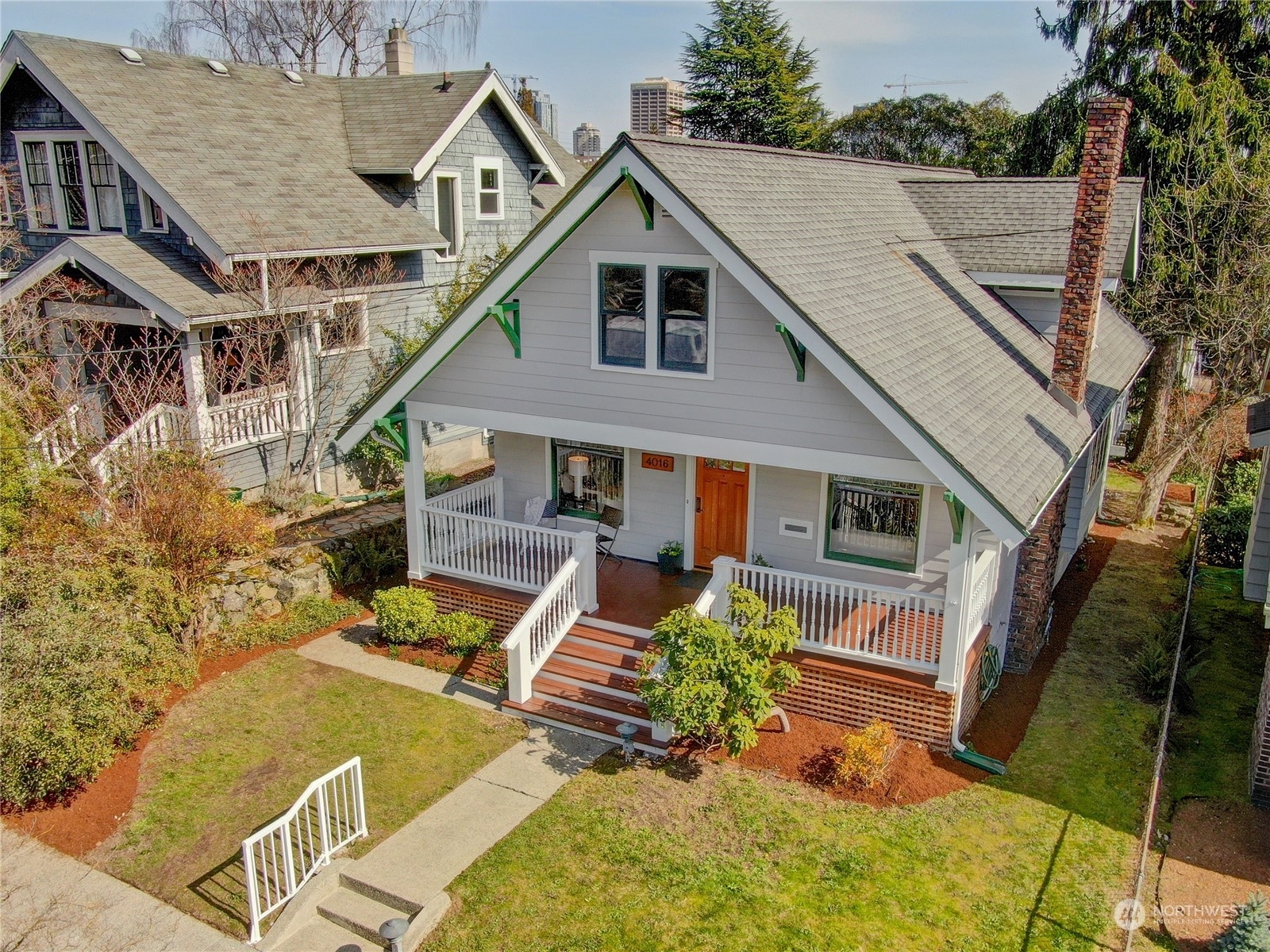 Property Photo:  4016 1st Avenue NE  WA 98105 