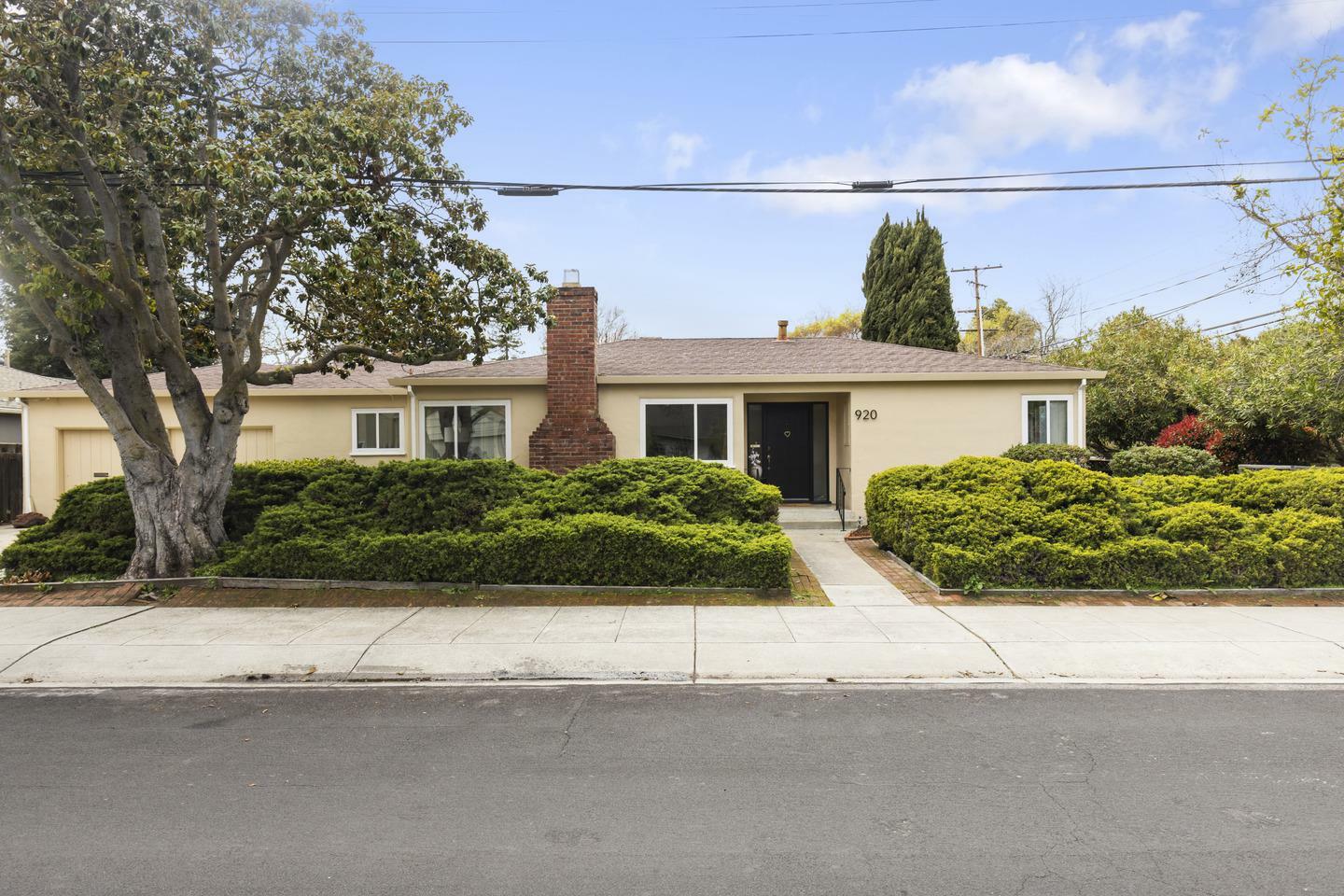 Property Photo:  920 Hutchinson Avenue  CA 94301 