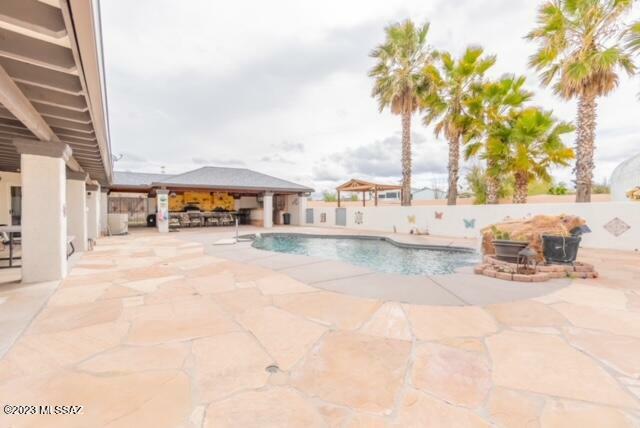 Property Photo: 11536 S Carolyn Beach Avenue AZ 85641