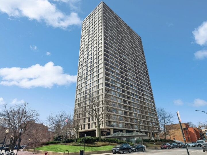 1960 N Lincoln Park West Street 2205  Chicago IL 60614 photo