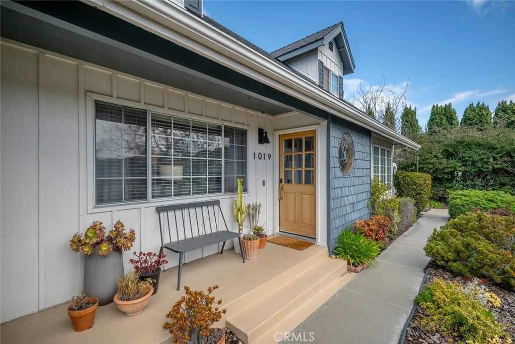 Property Photo:  1019 Robin Circle  CA 93420 