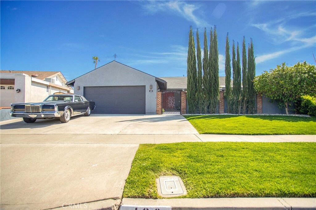 Property Photo:  406 W Sierra Drive  CA 92707 