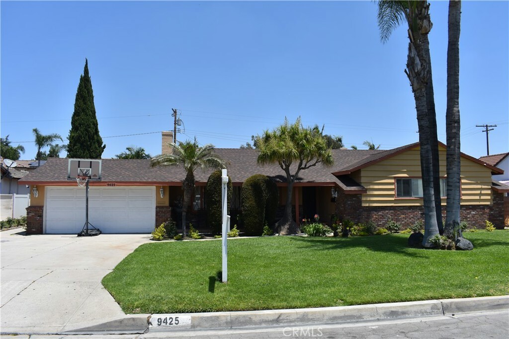 Property Photo:  9425 Dacosta Street  CA 90240 