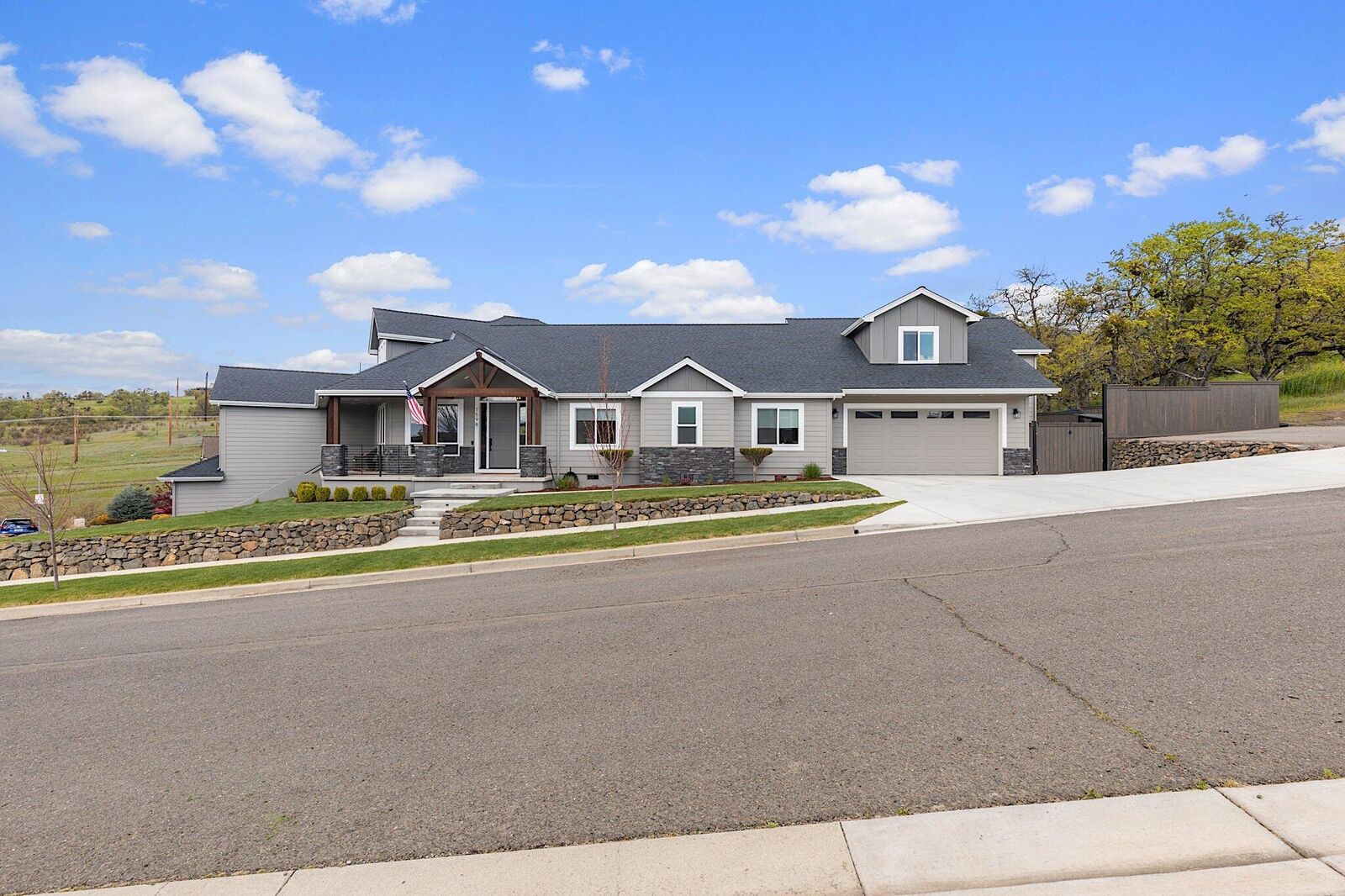 Property Photo:  1596 Palermo Street  OR 97504 