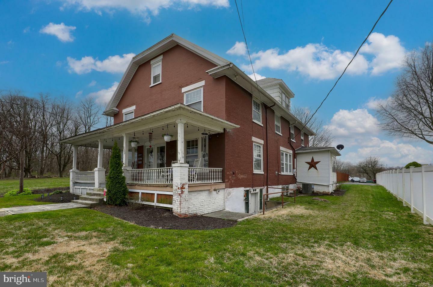 Property Photo:  255 E State Street  PA 17566 