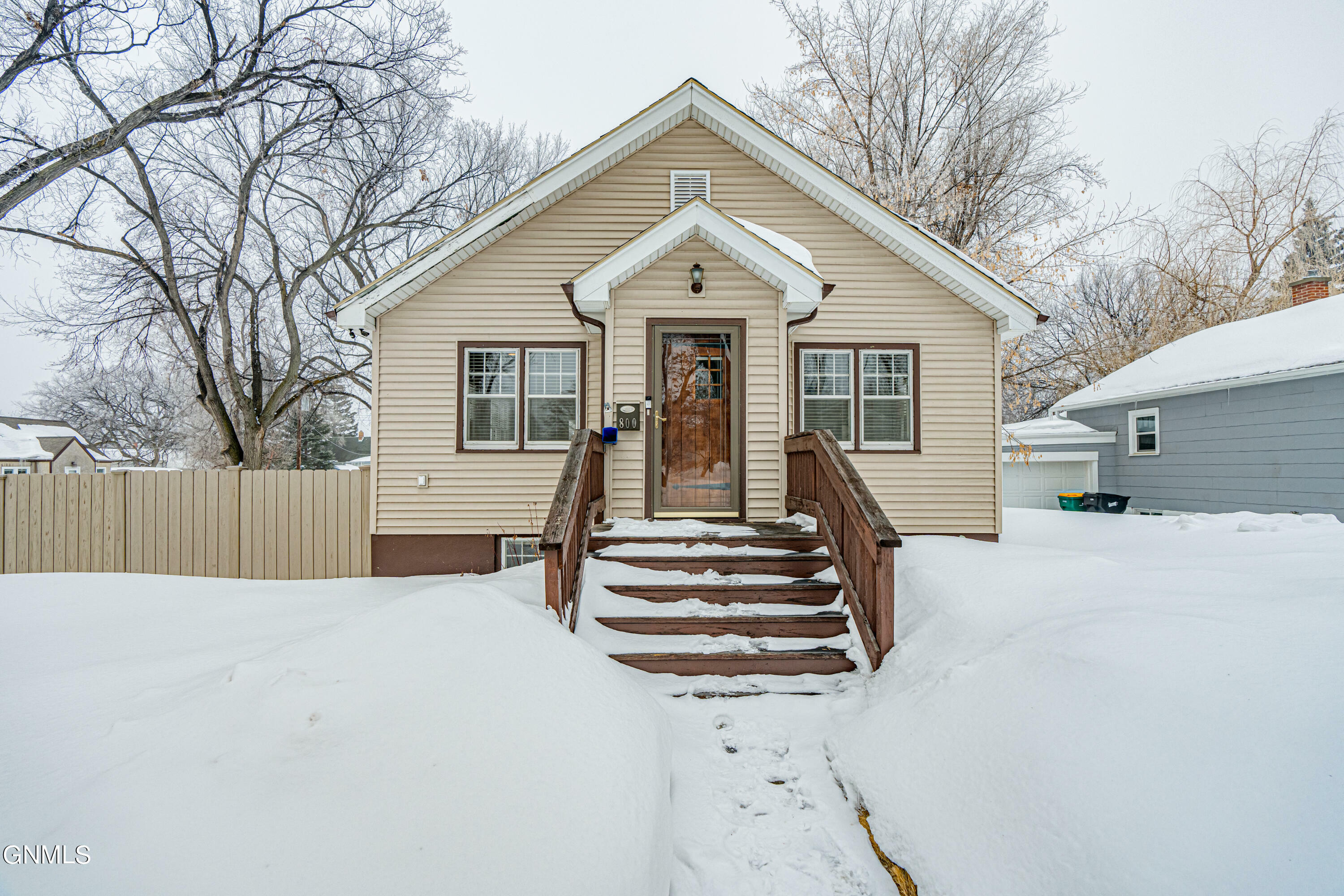 Property Photo:  800 10th Street  ND 58501 