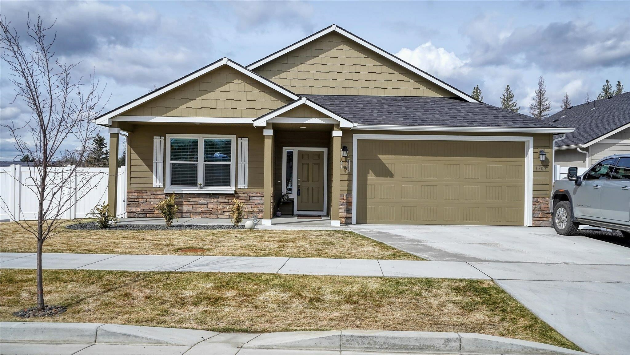 Property Photo: 1705 E Metler Ln WA 99218