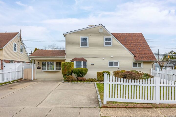 89 Blacksmith Road  Levittown NY 11756 photo