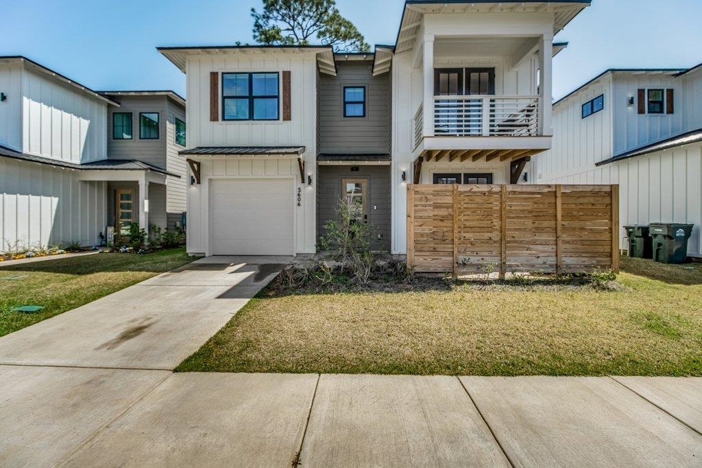 Property Photo: 5606 Pelican Pl FL 32507