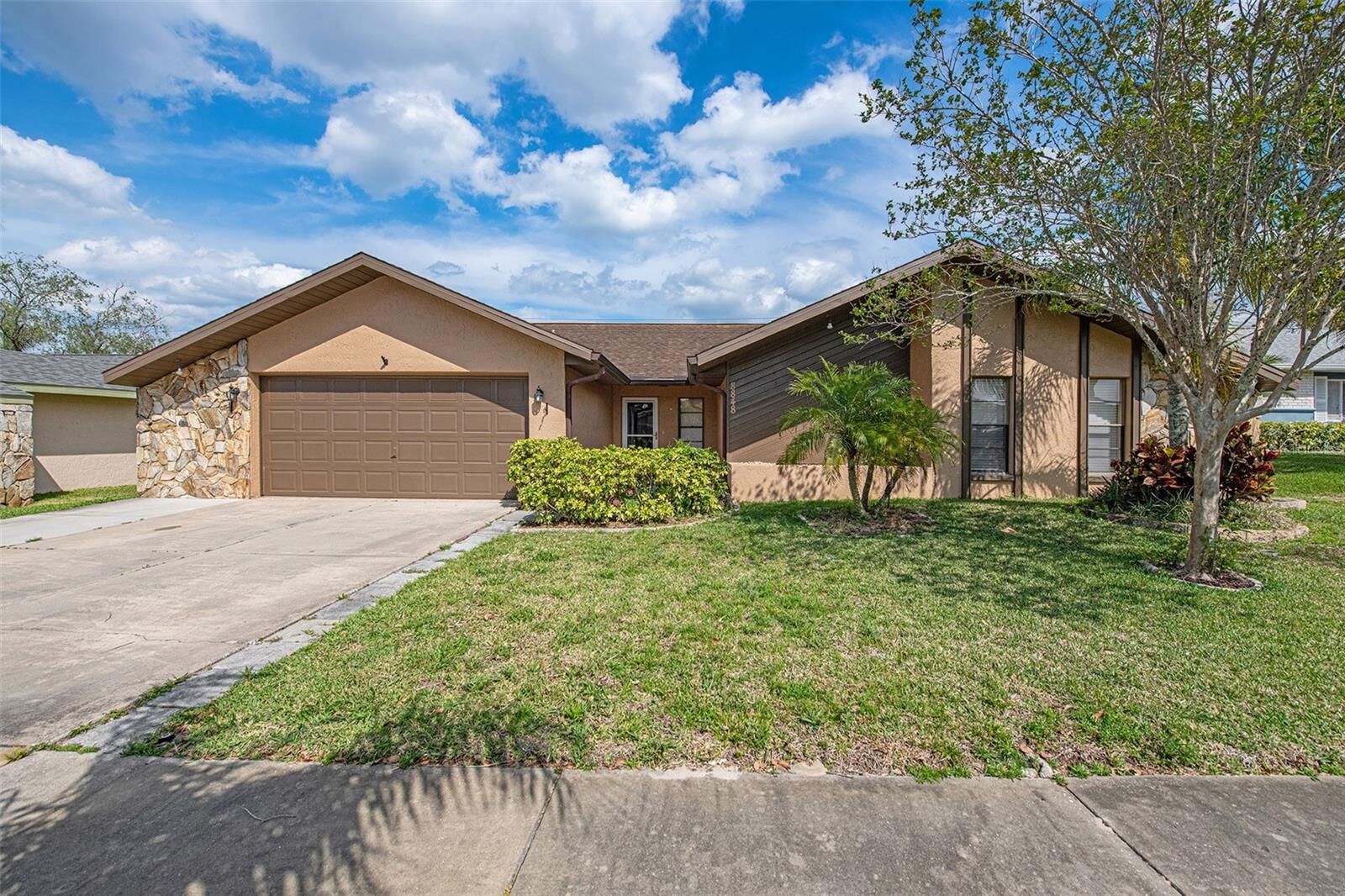 Property Photo:  8848 Andros Lane  FL 34668 