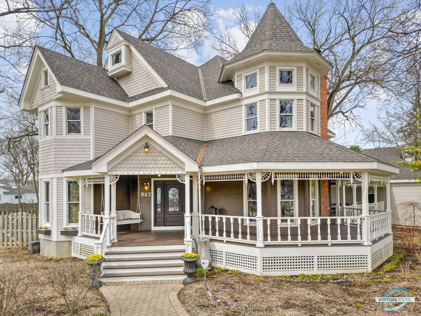 Property Photo:  942 Hawthorne Lane  IL 60134 