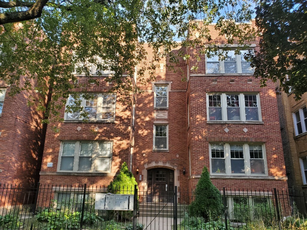 Property Photo: 5035 N Springfield Avenue 3N IL 60625