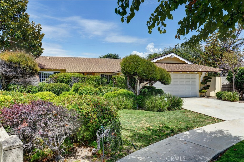 Property Photo: 1549 Harmony Lane CA 92831