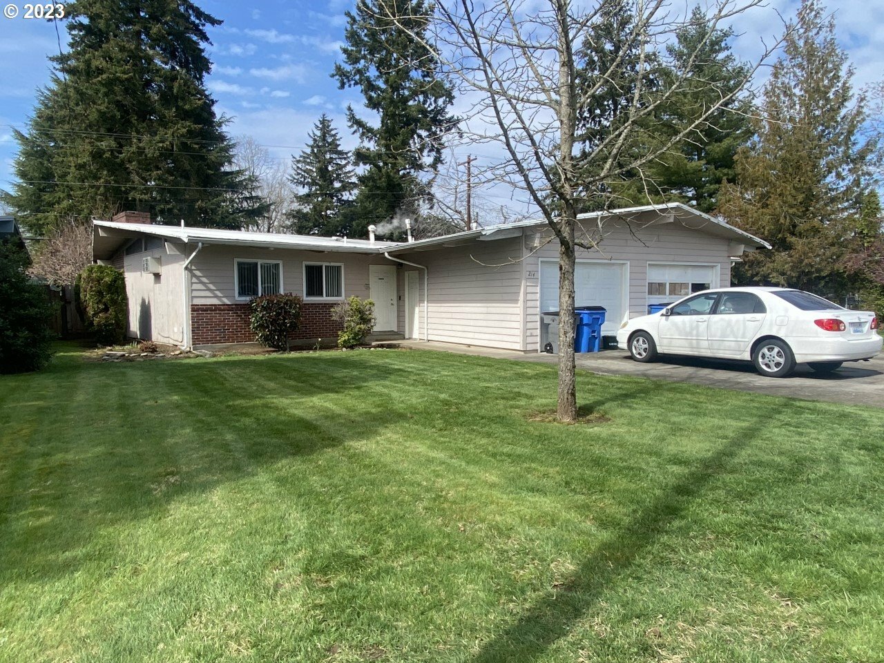 Property Photo:  214 N Morrison Rd  WA 98664 