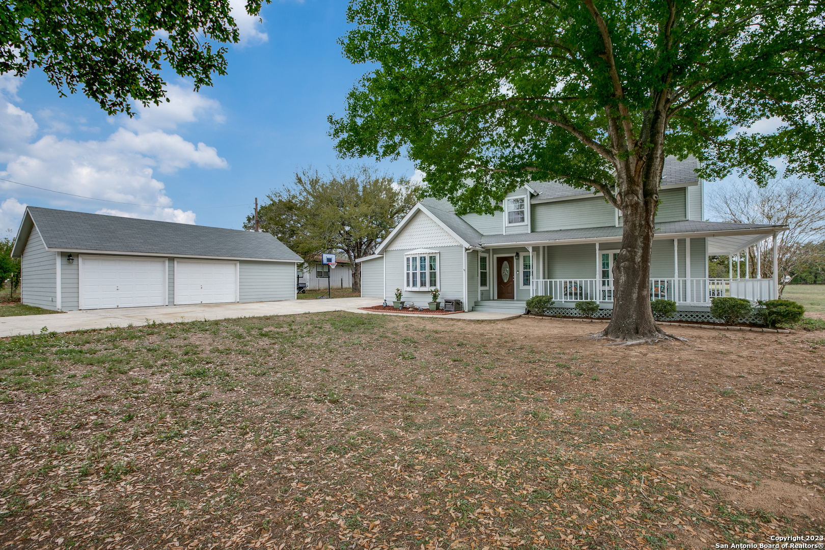 Property Photo:  702 County Road 6612  TX 78016 