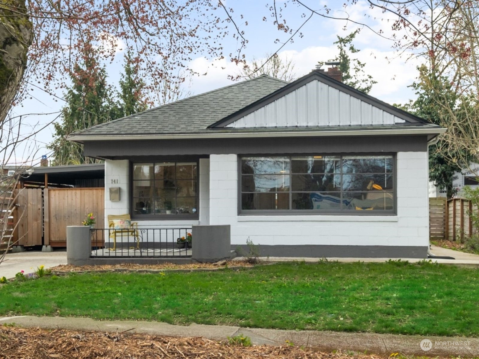 Property Photo:  741 S Sullivan Street  WA 98108 