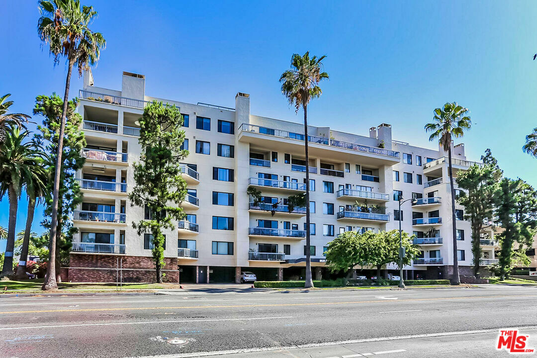 Property Photo:  4460   Wilshire Blvd 703  CA 90010 