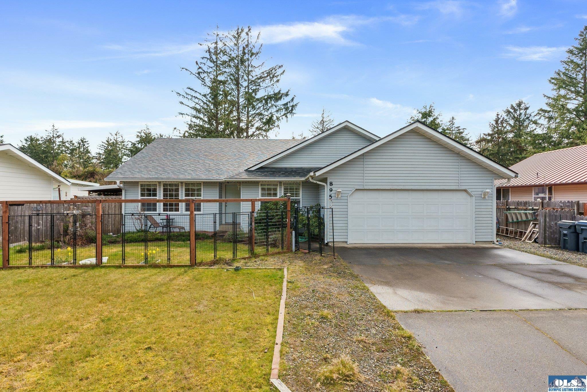 Property Photo: 895 Catala Ave SE WA 98569