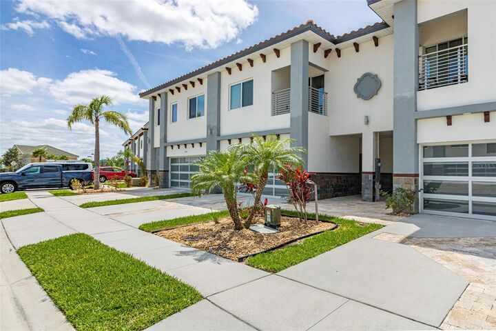 Property Photo:  1928 Greenbriar Terrace  FL 33837 