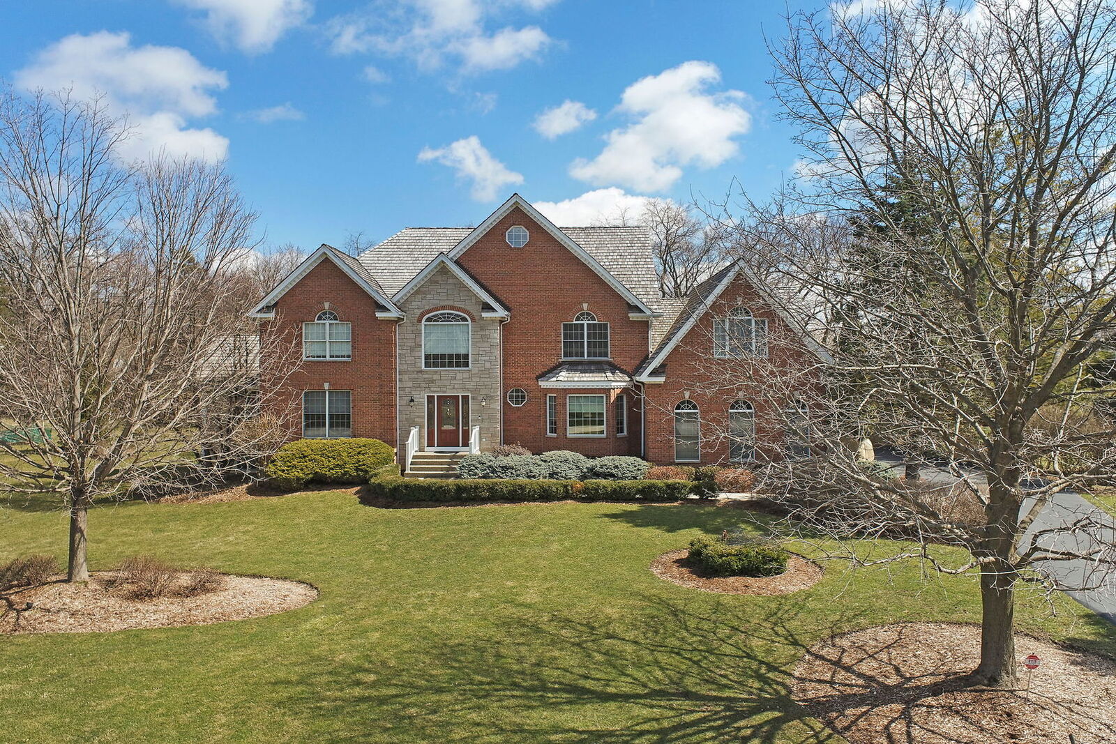 Property Photo:  25581 N Countryside Drive  IL 60010 