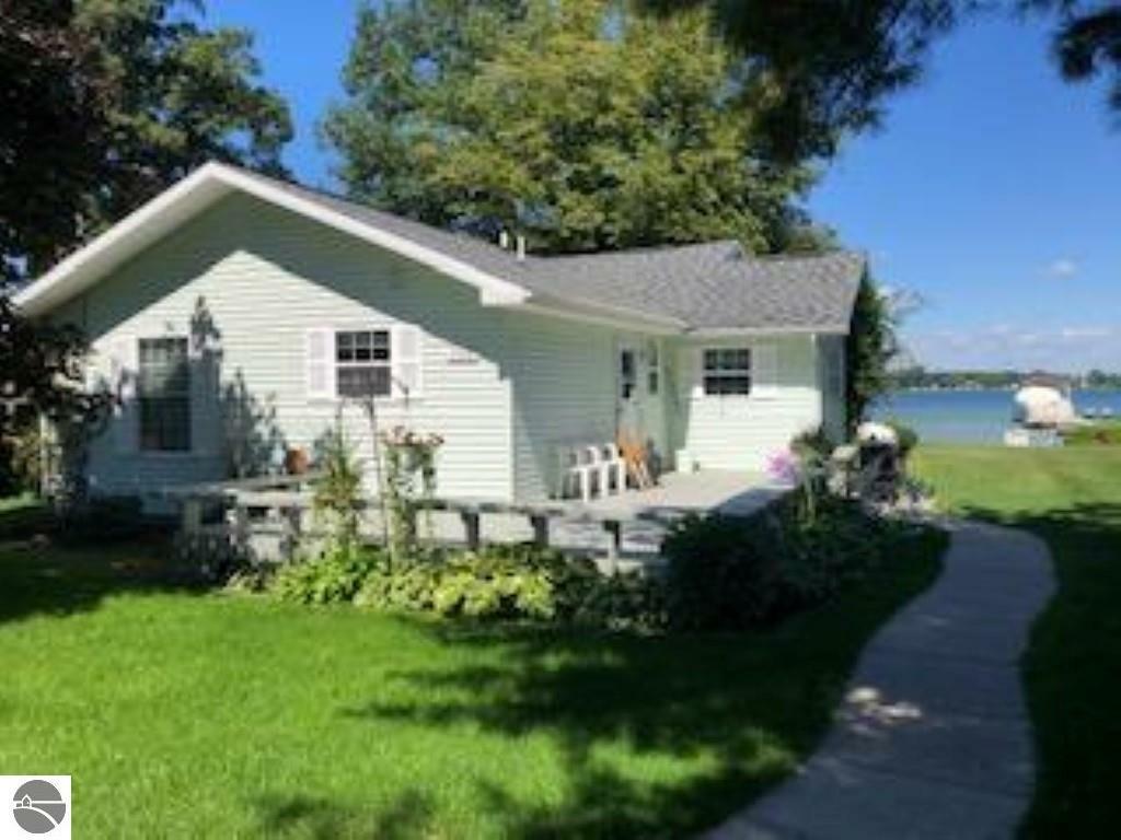 2309 Cove Trail  Crystal MI 48818 photo