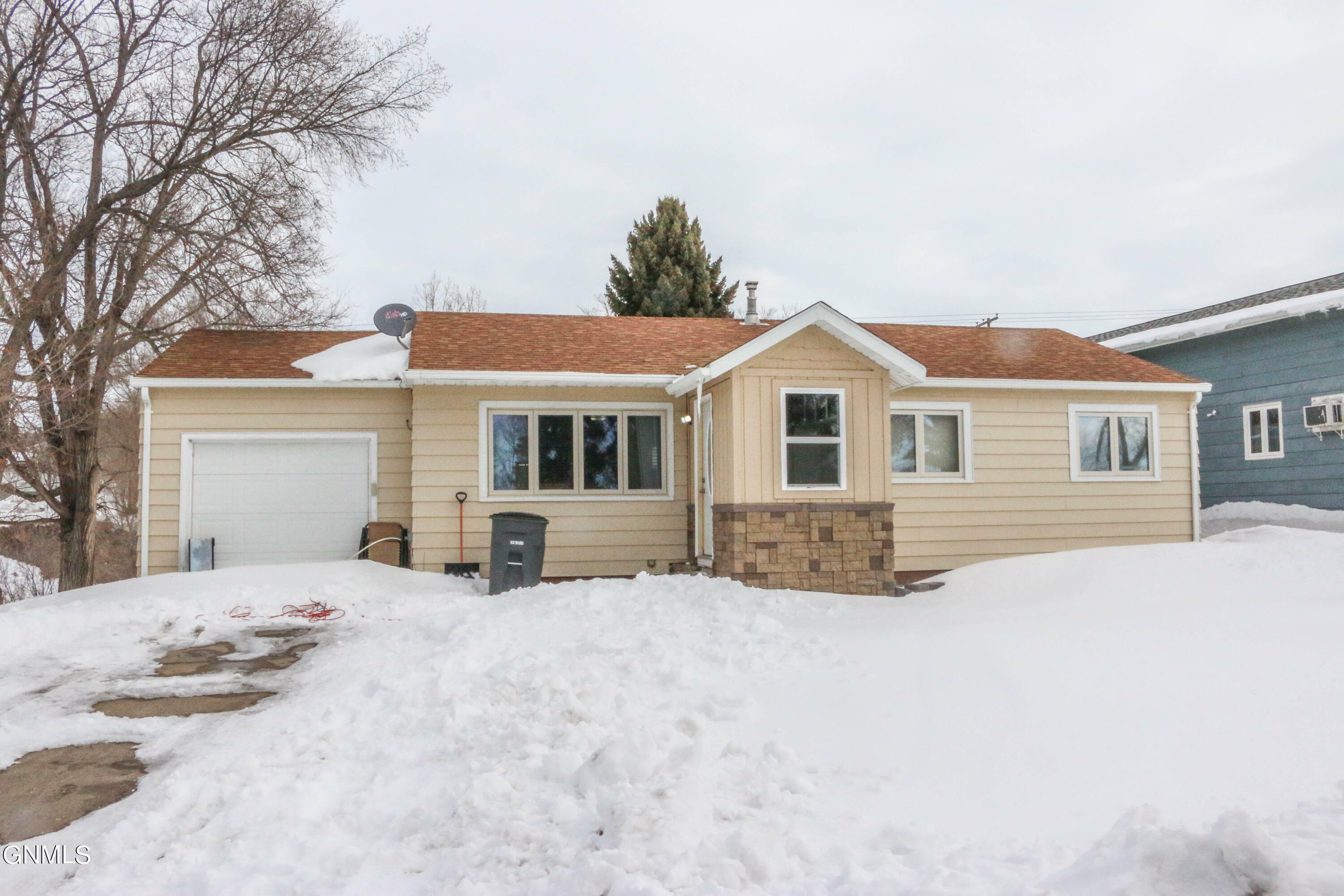 Property Photo:  504 2nd Avenue  ND 58577 