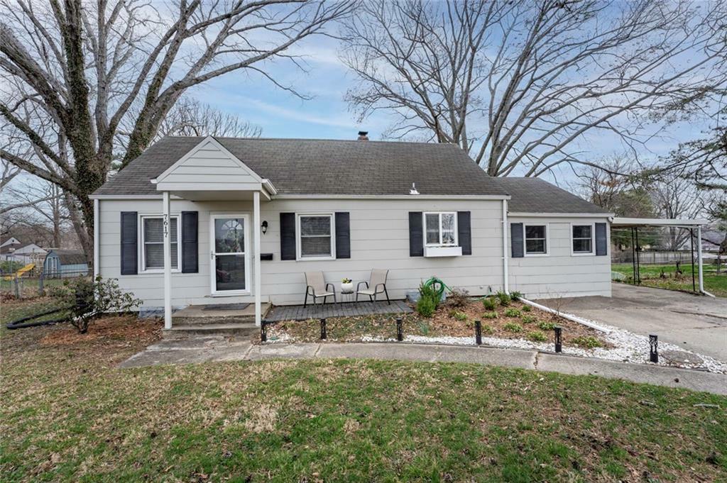 Property Photo: 7617 W 63rd Terrace KS 66202