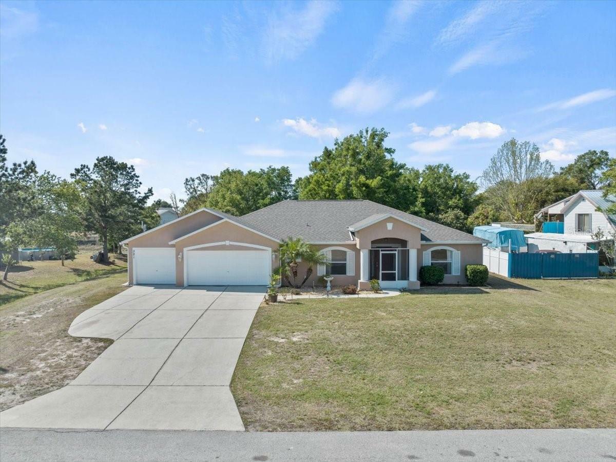 Property Photo:  321 Greendale Court  FL 34606 