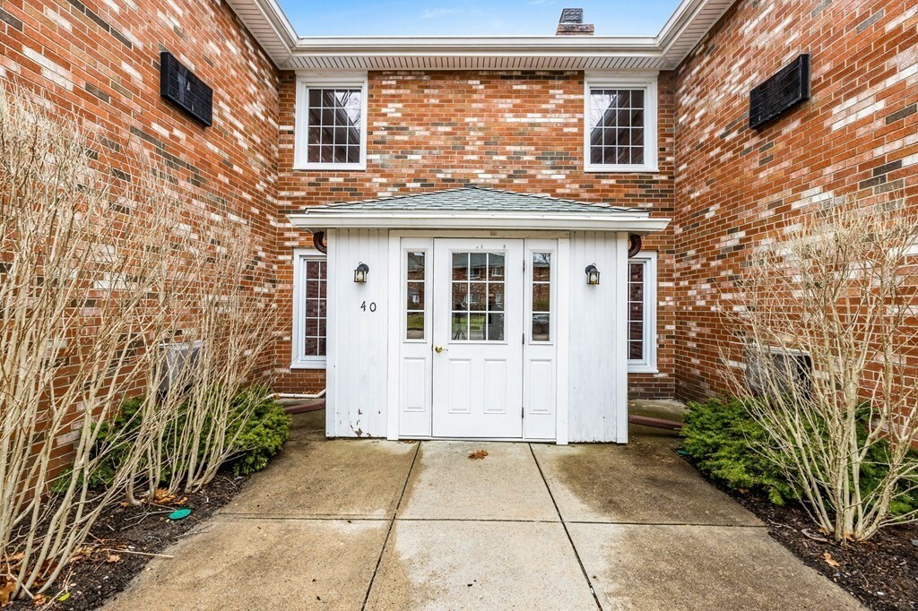 Property Photo: 40 Fountain Ln 5 MA 02190
