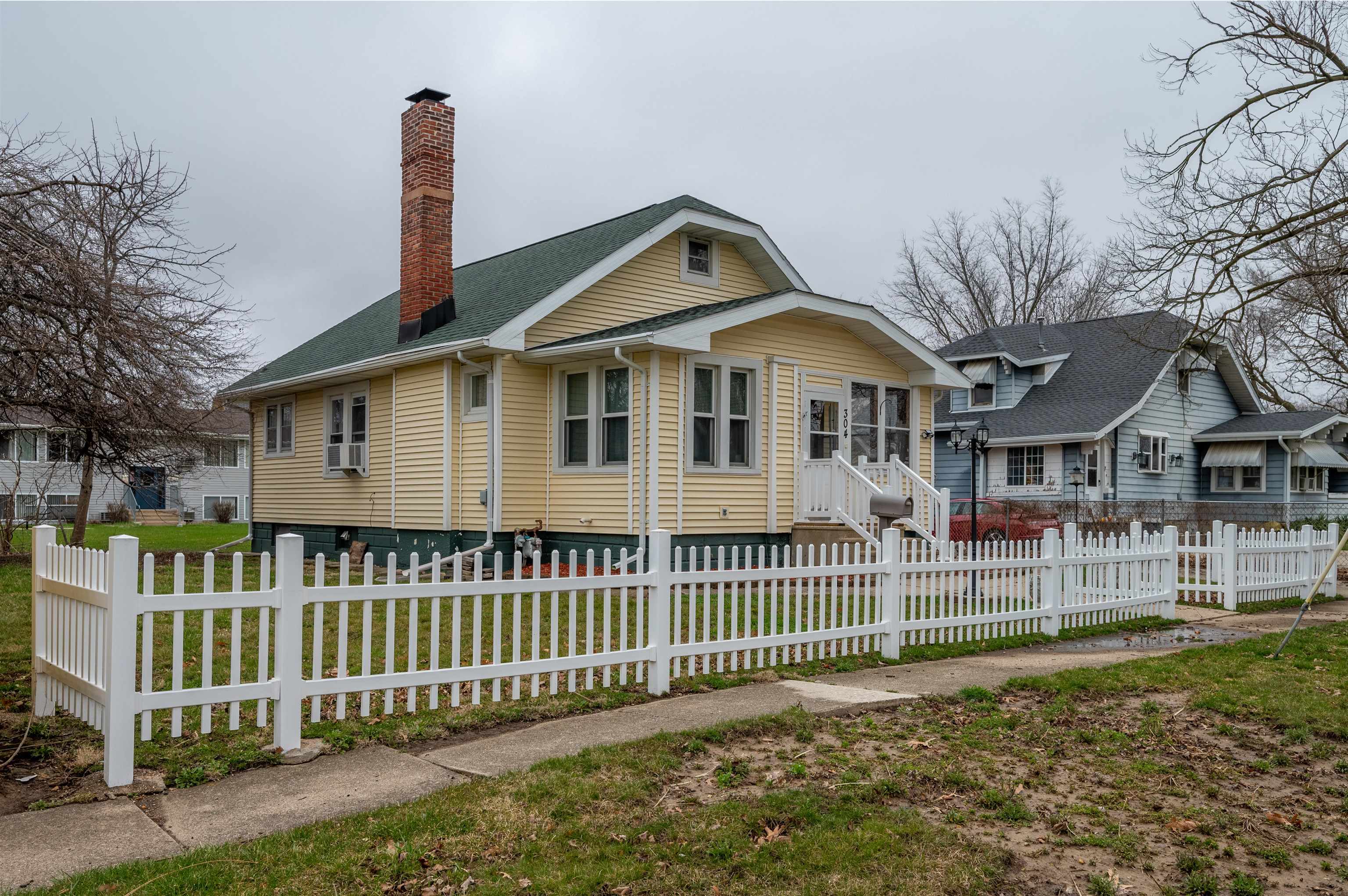 Property Photo:  304 Adams Street  IL 61061 