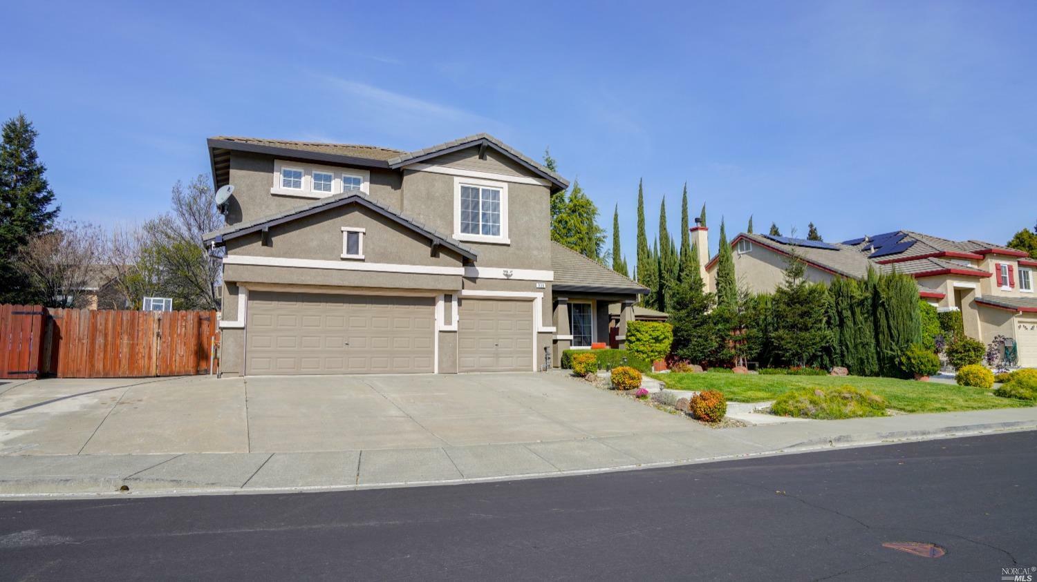 Property Photo:  936 Fallsgrove Way  CA 95687 