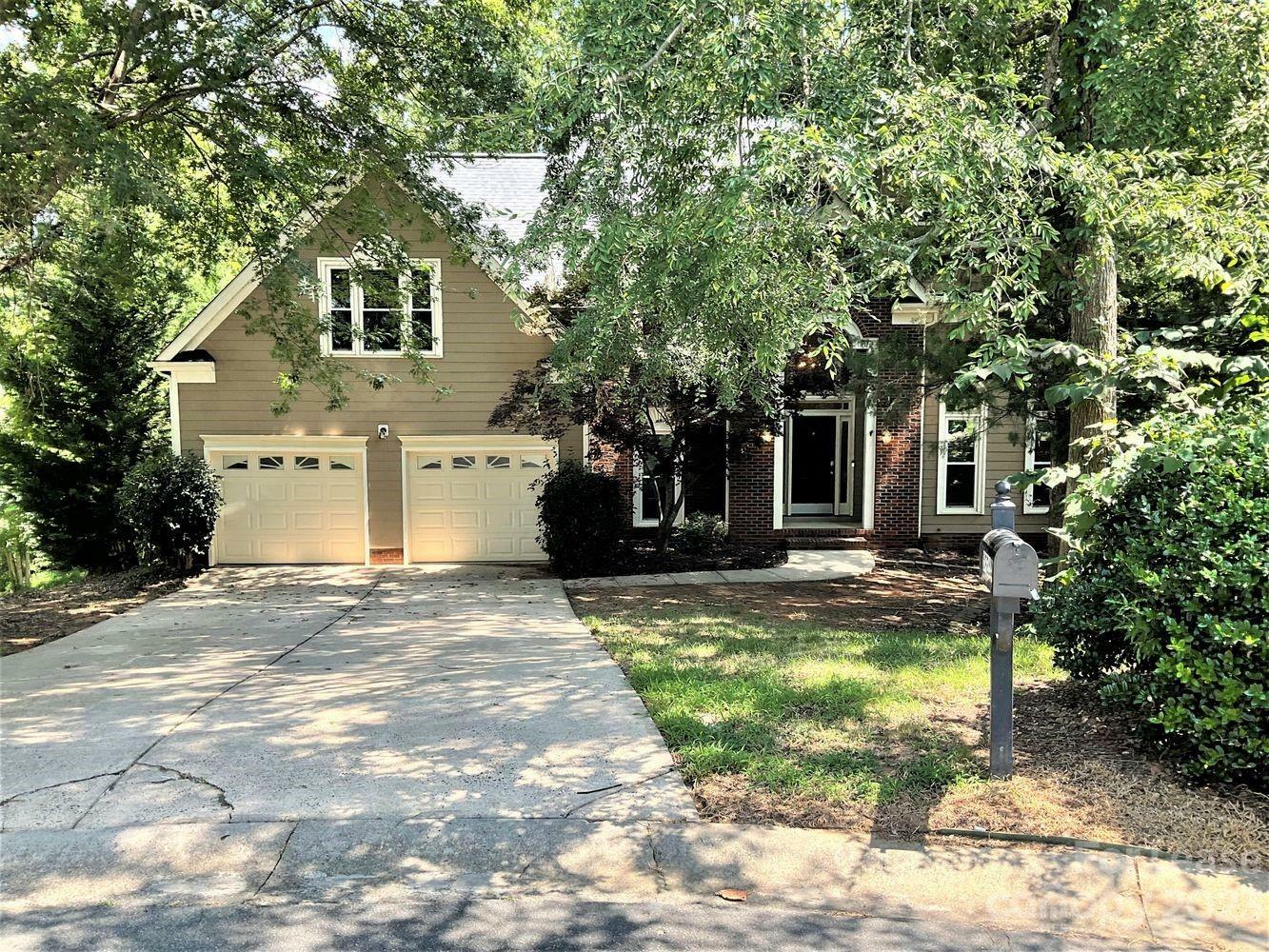 Property Photo:  6926 Wolf Run Drive  NC 28277 