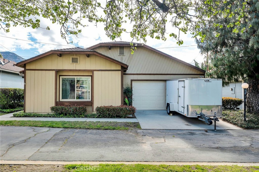 Property Photo: 13974 Olive Grove Ln CA 91342