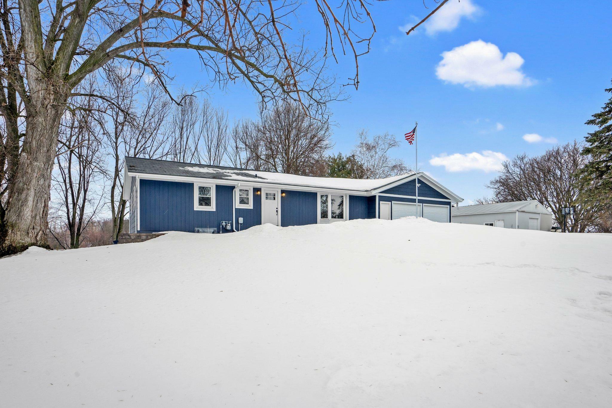 Property Photo:  26386 Dodd Boulevard  MN 55044 