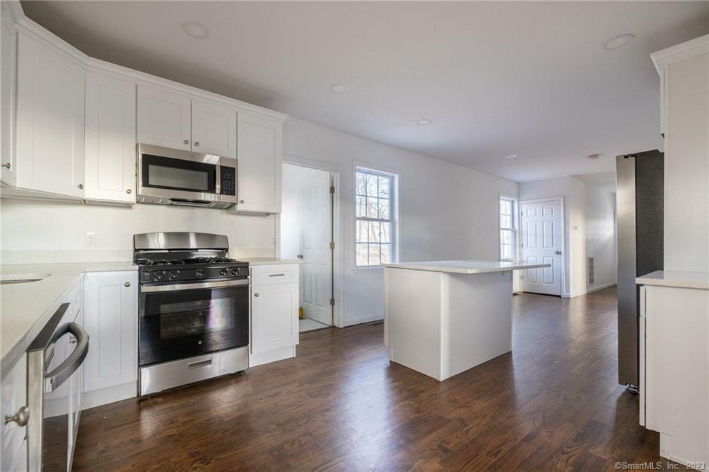 Property Photo:  340 Pleasantview Avenue 1st Floor  CT 06606 