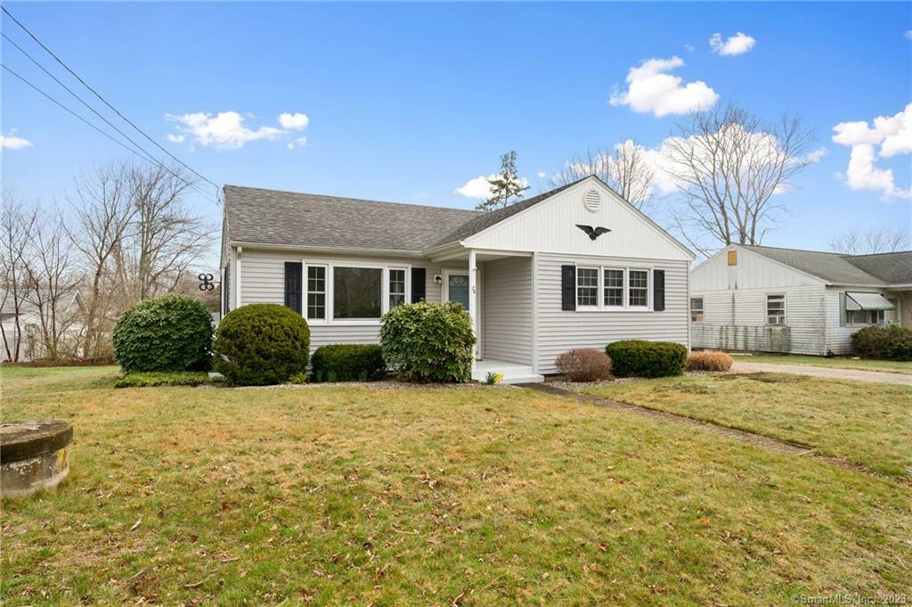 Property Photo:  24 Hawks Nest Road  CT 06371 