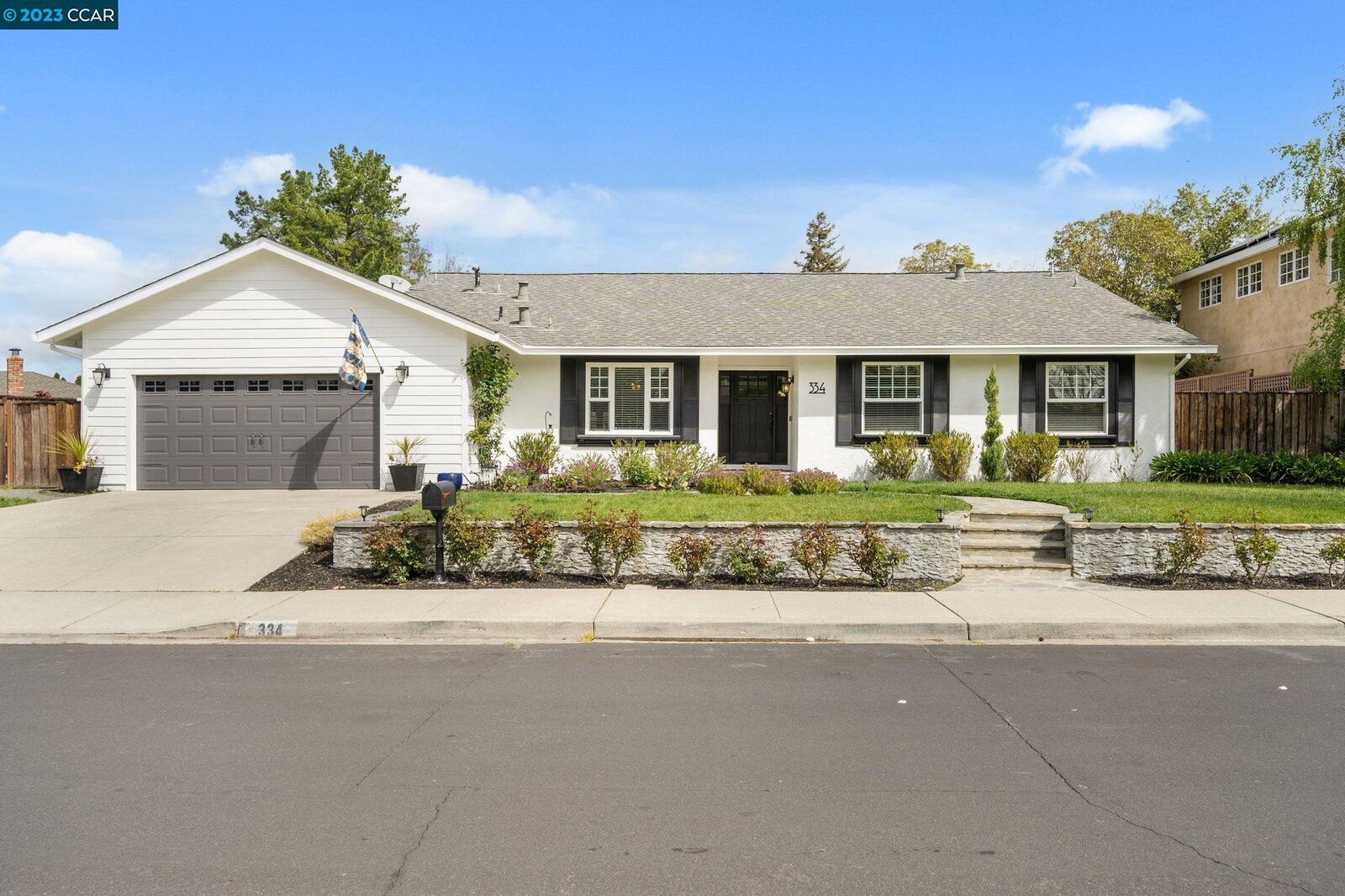 Property Photo: 334 Conway Dr CA 94526