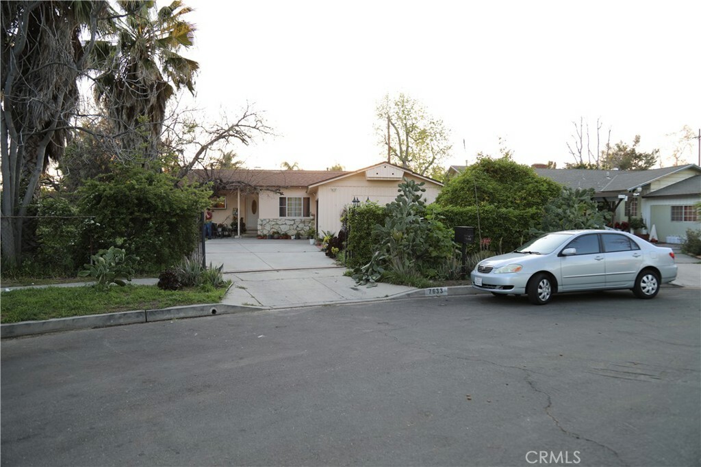 Property Photo: 7633 Chisholm Avenue CA 91406