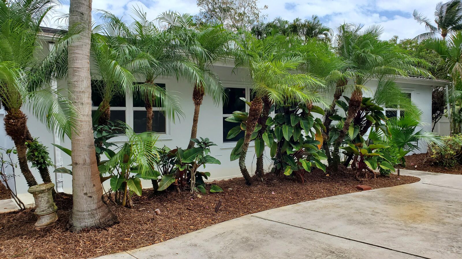 Property Photo:  7116 W Lake Drive  FL 33406 