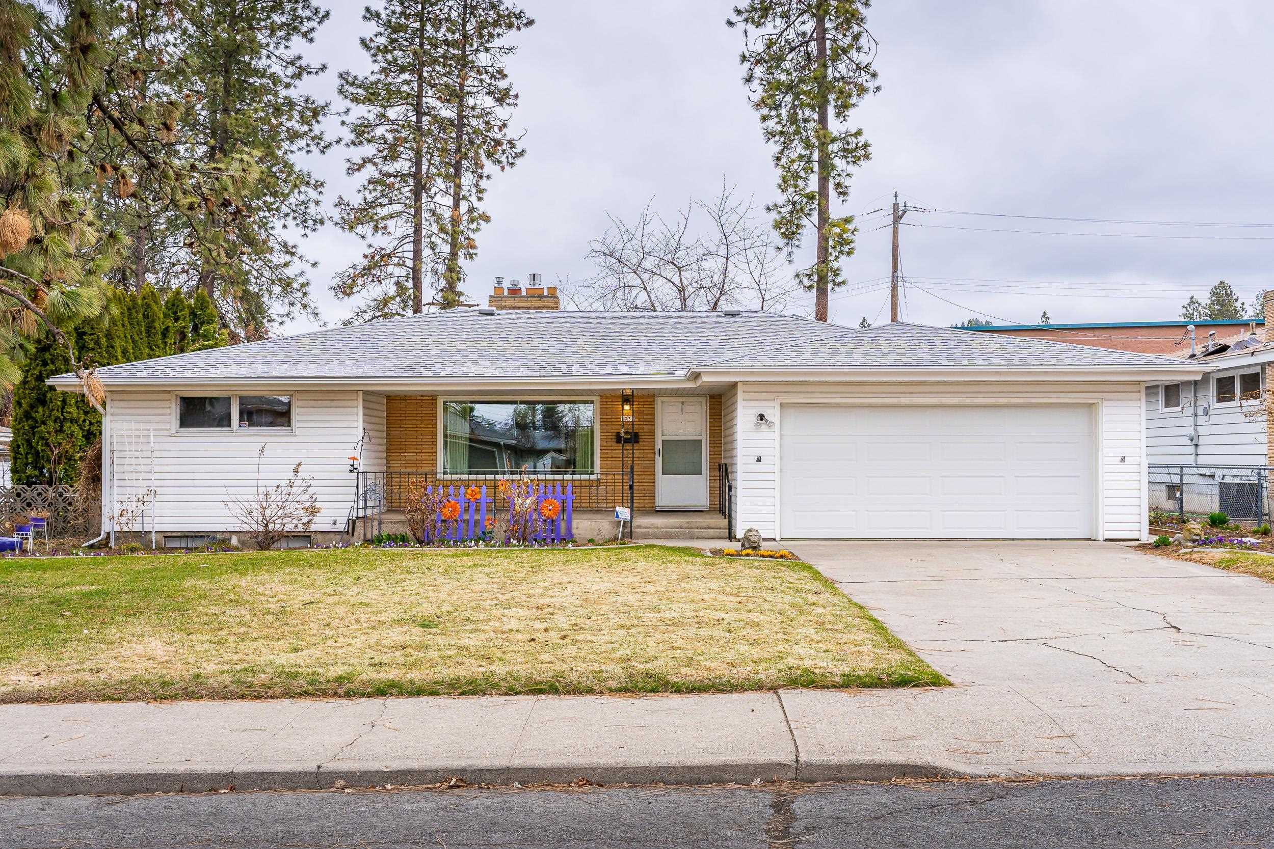 Property Photo: 3332 W Elmhurst Ave WA 99208