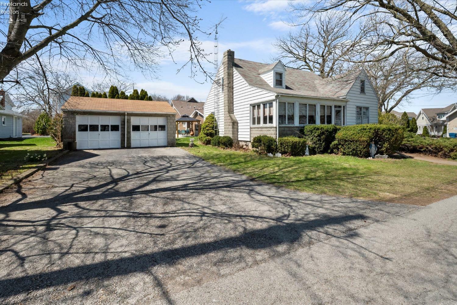 Property Photo: 104 Pleasant Street OH 43440